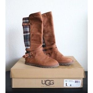 ***FREE SHIPPING***
New in box extremely htf super cute Ugg boots